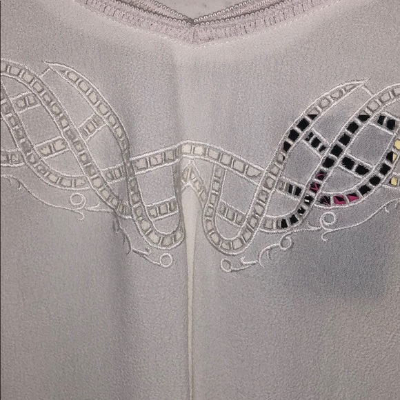 White blouse - Picture 3 of 3